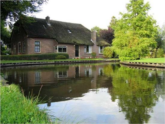 Giethoorn Netherlands, A Village in Holland With no roads 01