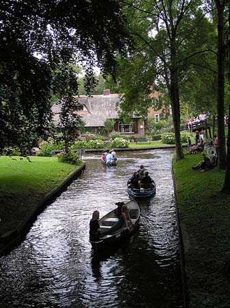 Giethoorn Netherlands, A Village in Holland With no roads 02