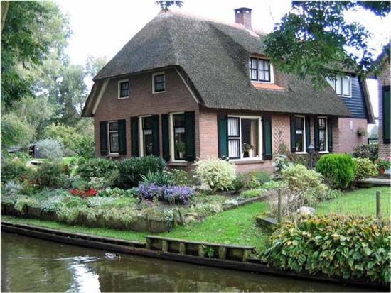 Giethoorn Netherlands, A Village in Holland With no roads 05