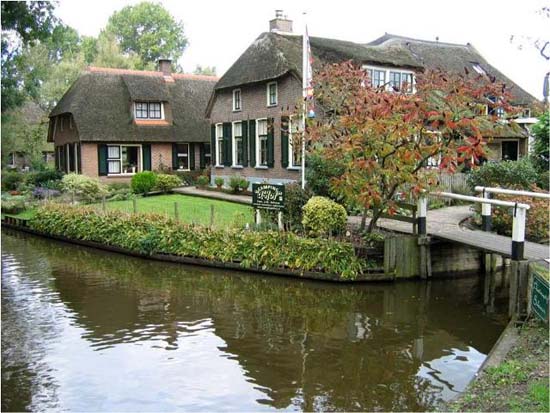 Giethoorn Netherlands, A Village in Holland With no roads 06