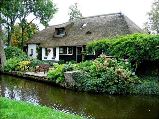 Giethoorn Netherlands, A Village in Holland With no roads 07