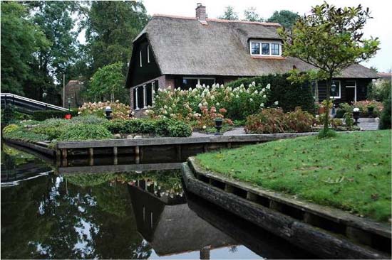 Giethoorn Netherlands, A Village in Holland With no roads 08