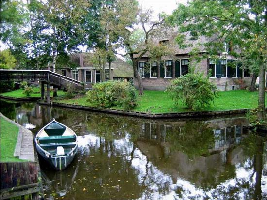 Giethoorn Netherlands, A Village in Holland With no roads 09