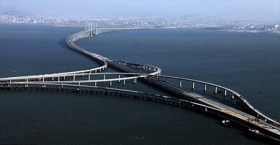 Qingdao Haiwan - the worlds longest sea bridge 01