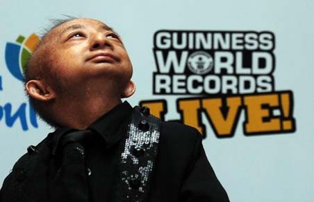 World Tallest Man Meets World Shortest Man 02
