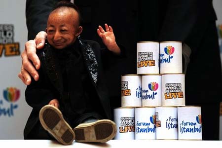 World Tallest Man Meets World Shortest Man 06