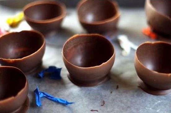 Make Chocolate Ice-cream Cups Using Balloons 04